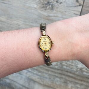 Vintage Advance Quartz Gold Tone Bracelet Watch Antique Petite Ladies Dainty